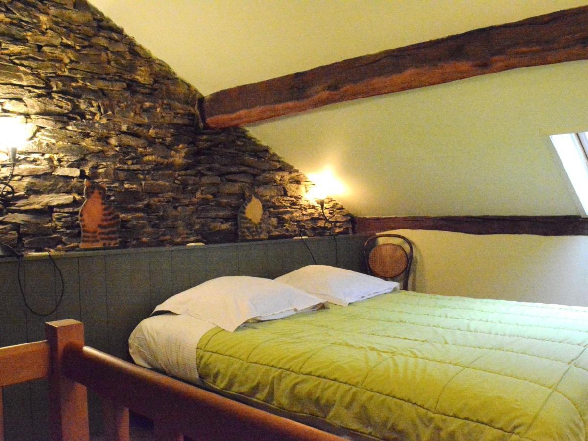Villa With Hot Tub And Sauna Bievre Room photo