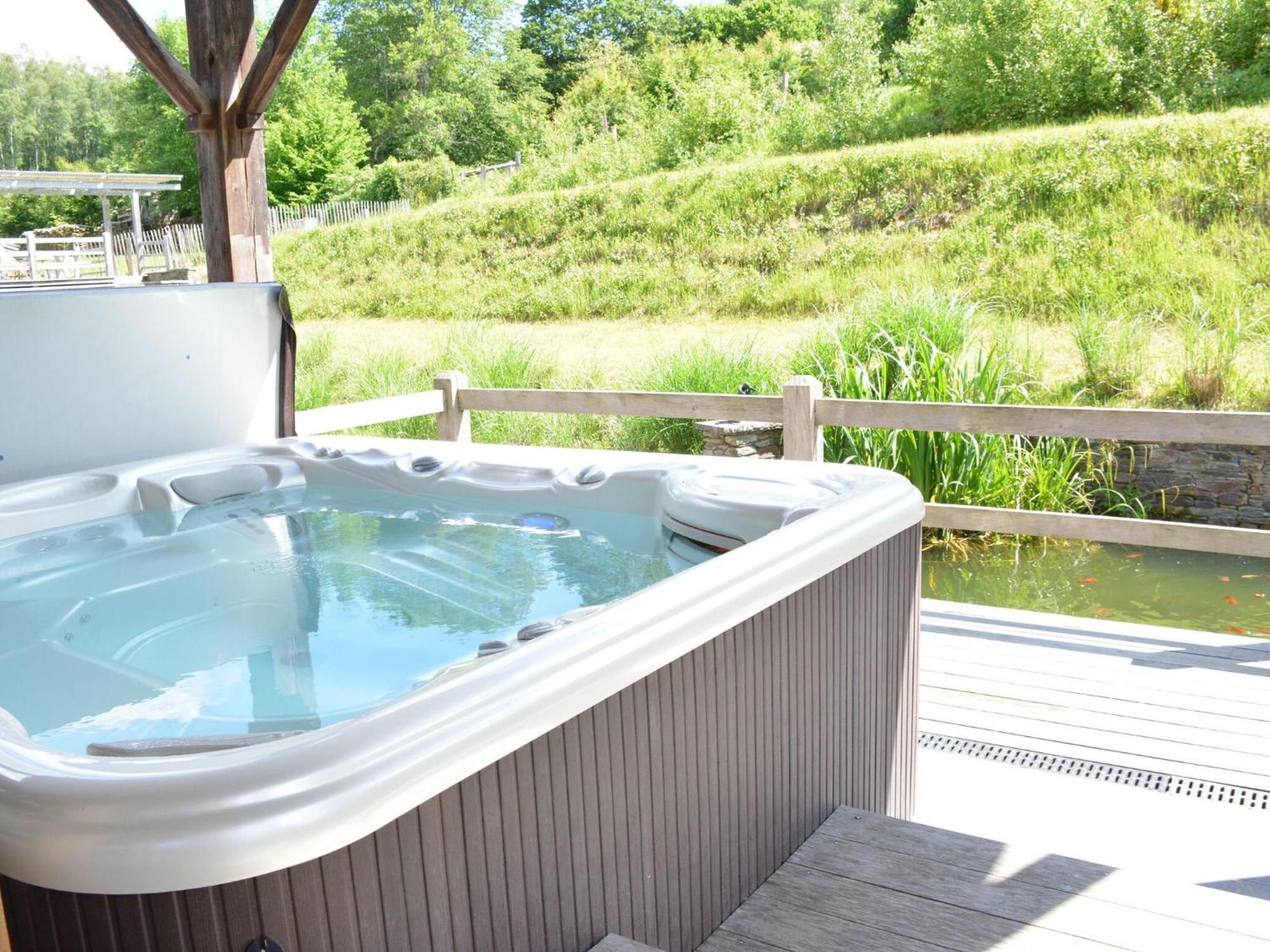 Villa With Hot Tub And Sauna Bievre Exterior photo